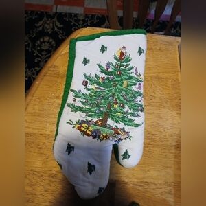 Spode Green and White Holiday Oven Mitt